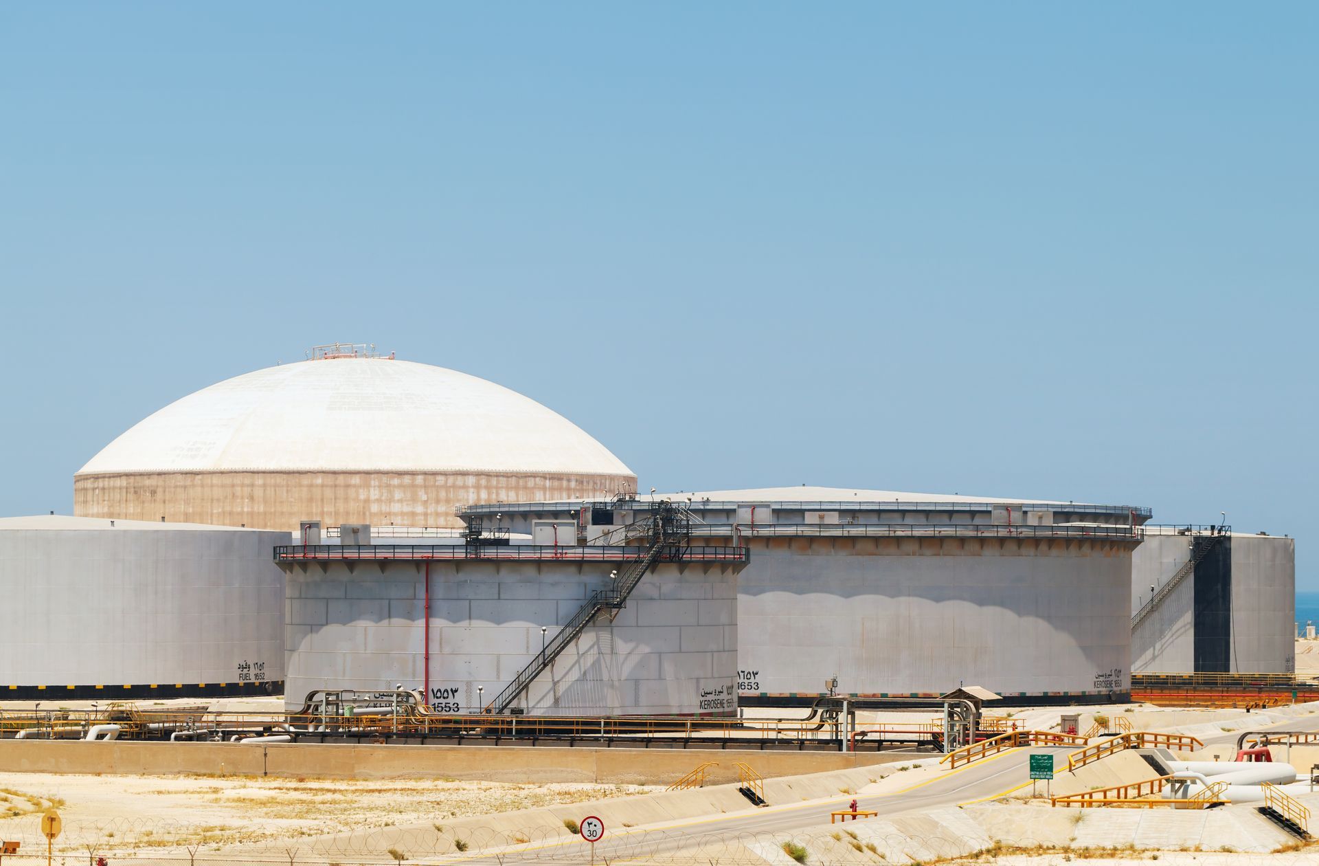 خزانات المياه وأحواض التخزين